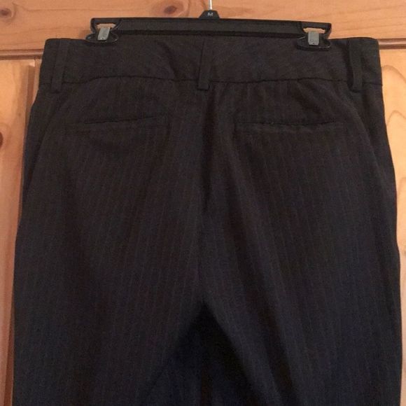 Old Navy Low Waist Stretch Capri Pants, Size 8 - Picture 4 of 5